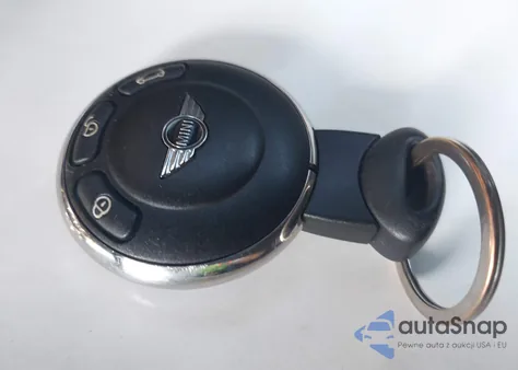 2011 Mini Cooper z USA, uszkodzony, nr VIN WMWSU3C59BTX96719